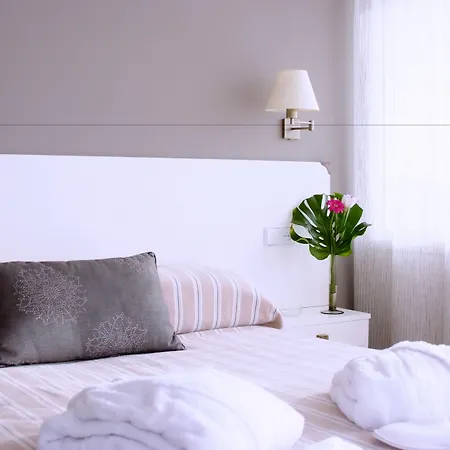 Hoposa Daina- Adults Only