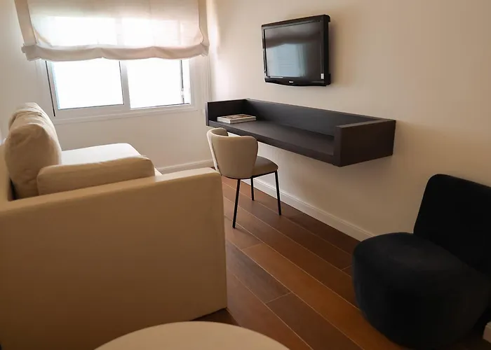 Hoposa Daina- Adults Only