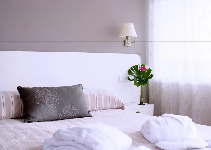 Hoposa Daina- Adults Only